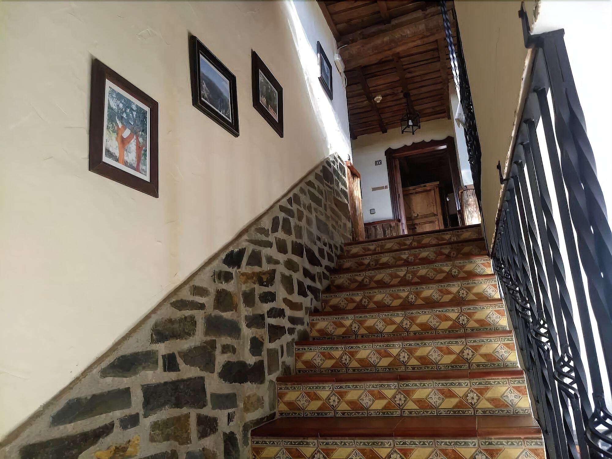 Hotel Villa De Berzocana Exterior photo